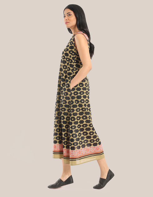Sleeveless long dress with asymmetric hemline